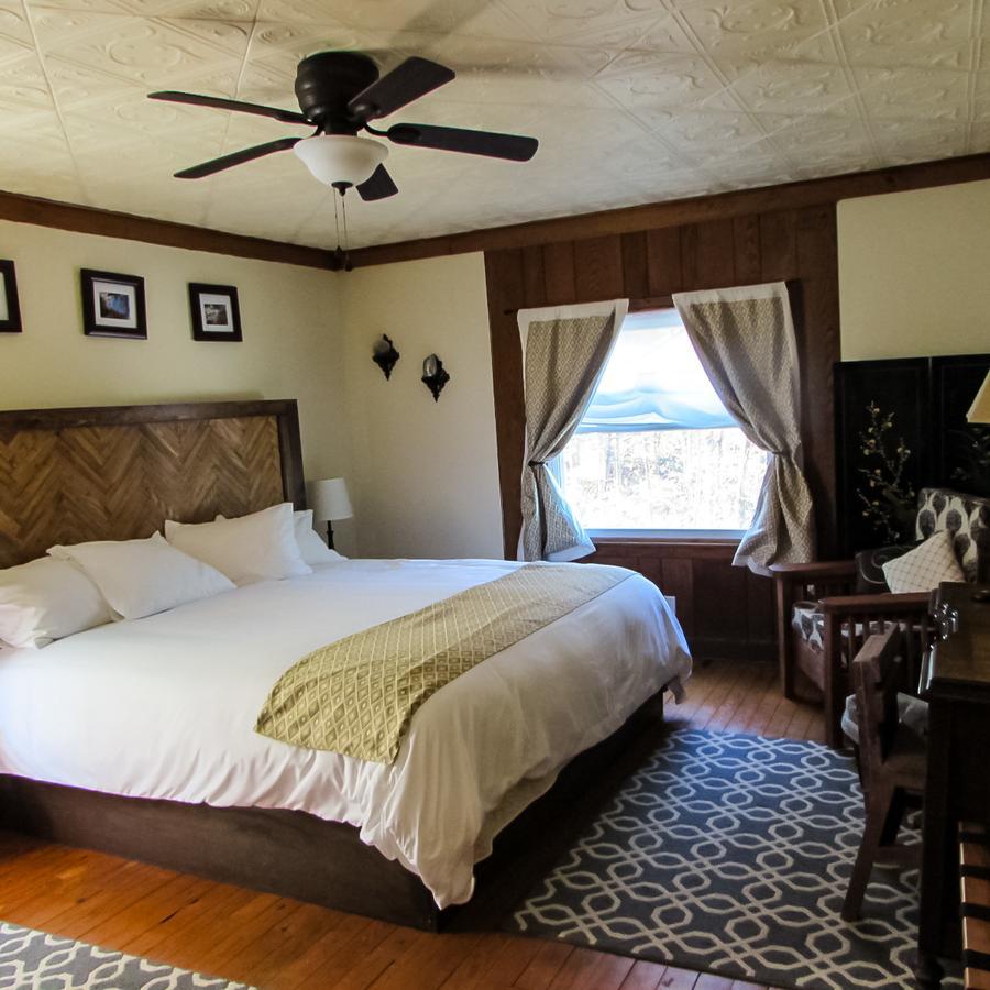 Red Leaf River Inn Уэйнсвилл Экстерьер фото